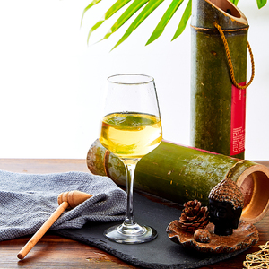 Xiake Legend Traditioneller Chinesischer Destillierter Schnaps 52% Alkoholgehalt 500ml Versiegelte Bambusröhre Sanfter Geschmack Level-1 Geschenkbox - Product Image 3