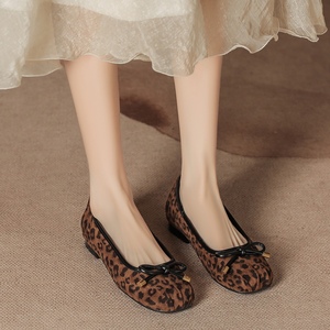 Nuevo diseño de zapatos planos de moda para mujer, zapatos de bailarina de suela blanda, zapatos de vestir informales para uso diario, logotipo personalizado para mujeres y damas - Product Image 3