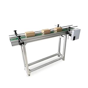 Fabrika fiyat geri dönüşümlü hız ayarı Mini PVC konveyör makinesi gıda mağazaları için üretim tesisleri perakende paslanmaz çelik