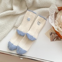 Meilleures ventes d'automne et d'hiver : chaussettes en laine à motif de chien de dessin animé, chaussettes épaisses et chaudes mi-mollet brodées pour femmes