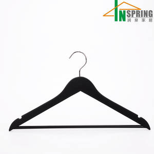 Cintres en <span class=keywords><strong>bois</strong></span> enduits de peinture en caoutchouc de couleur noire pour adultes - Product Image 2