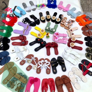 Sandales plates pour femmes en cuir véritable avec doublure en PU, styles variés, prêtes à être expédiées, prix bas, vente en gros, liquidation, sandales EVA - Product Image 1
