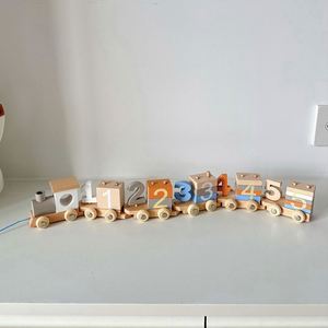 Cadeaux pour garçons et filles de 1, 2 et 3 ans, ensemble éducatif de chiffres, jouets en bois en forme de train pour les tout-petits - Product Image 2