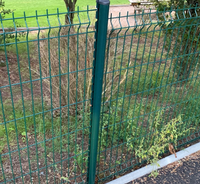 Poteau de clôture galvanisé à chaud en forme de pêche, revêtu de PVC, clôture en treillis soudé 3D en V pour la sécurité du périmètre du jardin