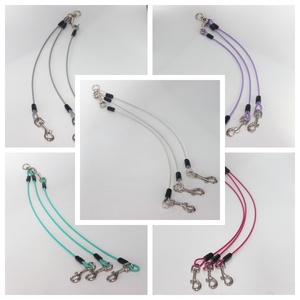 고양이와 개를위한 플라스틱 커버가있는 간단한 강철 케이블 개 가죽 끈 더블 개 타이 아웃 회전 후크 야외 사용 케이블 - Product Image 3