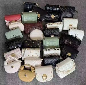 Дешевые оптовые женские сумки известных дизайнерских брендов, разноцветная подержанная одежда и сумки в тюках - Product Image 1