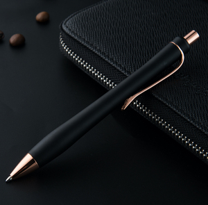 Penna a Sfera GemFully Winning Product 2026 Bella White con Finiture in Oro Rosa a Forma di Donna - Product Image 4