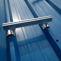 Rail de montage trapézoïdal en aluminium pour panneaux solaires BIPV, anodisé, résistant aux vents de 60 m/s, application polyvalente pour carport au sol en métal