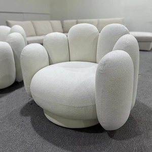 Chaises longues de salon design personnalisées Chaise de loisirs à bras en tissu teddy blanc - Product Image 1