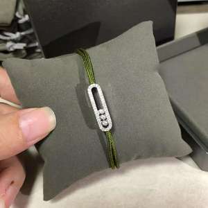 Pulsera de Acero Inoxidable Color Dorado Clásico 2025 con Cuerda Roja Ajustable y Dije de Zirconia de Alta Gama, Unisex, Certificada por Terceros, para Banquetes - Product Image 6