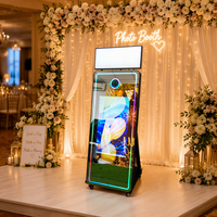 Machine Photobooth Portable avec Miroir, Écran Tactile 32 Pouces, Coque de Photobooth, Appareil Photo Reflex Numérique, Accessoires Photo Tapis Rouge pour Mariages et Événements