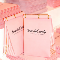 Sacs d'emballage pour bonbons de mariage personnalisés en gros, avec logo, couleur rose rayée, papier résistant à la graisse, recyclables, avec lien torsadé