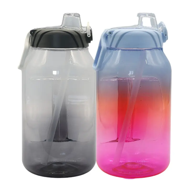 زجاجة مياه رياضية 2000 مل 2 لتر خالية من بيسفينول أ مخصصة زجاجة مياه بلاستيكية للرياضة والجيم بشفاطة