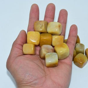 Vente en gros de pierres carrées en <span class=keywords><strong>jade</strong></span> <span class=keywords><strong>jaune</strong></span> ancien de 20 à 30mm pierres semi-précieuses polies pour la décoration et la boule sur le thème du bouddhisme - Product Image 2