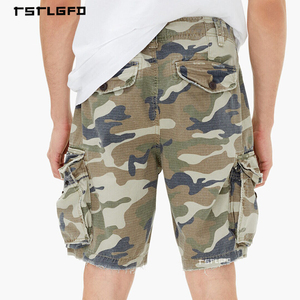 Shorts cargo camouflage brodés personnalisés pour hommes, déchirés, effet vieilli, ourlet brut, en sergé de coton, mi-longs, respirants et coupe-vent - Product Image 3
