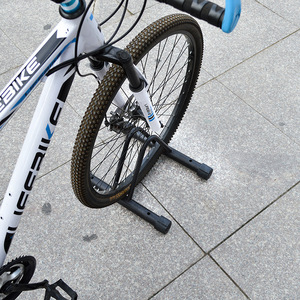 <span class=keywords><strong>Support</strong></span> vélo vertical en acier <span class=keywords><strong>pour</strong></span> VTT et vélo de route avec base <span class=keywords><strong>au</strong></span> <span class=keywords><strong>sol</strong></span> et <span class=keywords><strong>support</strong></span> arrière amovible - Product Image 2