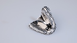 Machine de fabrication et de polissage CNC pour implants dentaires, aligneurs, couronnes, pièces métalliques, usinage par coulée, électropolissage et polissage en laboratoire - Product Image 2