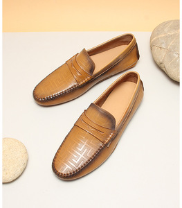 Chaussures décontractées de bureau en cuir véritable faites à la main, élégantes et de haute qualité, à enfiler, pour tous les jours - Product Image 3