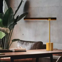 Lampe de bureau en fer de style européen moderne avec abat-jour en bois, LED, alimentation secteur, lumière blanc chaud pour la lecture, l'étude, la chambre ou l'hôtel