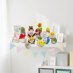 Vente directe d'usine, poupée en crochet faite à la main en forme de fraise - Soutien émotionnel, énergie positive, ornement d'encouragement, cadeau d'anniversaire - Product Image 1