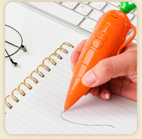 Nouveauté Stylo à bille en forme de carotte mignon pour enfants et étudiants, stylo à bille noir à piles pour l'école, enregistreur vocal