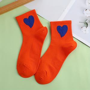 Calcetines de Fábrica Personalizados, Cómodos, Transpirables, con Estampado Jacquard, Bordado, Diseño de Corazón Rojo, Regalo para el Día de San Valentín - Product Image 2