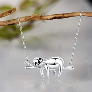 Collana con Ciondolo a Forma di Bradipo in Argento 925, Catena a Maglia Box, Design Animale Carino, Unisex, per Uso Quotidiano, Finitura in Oro Bianco - Product Image 1