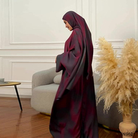 Nouvelle Collection 2026 : Ensemble Abaya Modeste Rouge et Noir à Motifs Floraux pour Femmes Musulmanes – Respirant, Longueur Ras du Sol, Manches Longues, Hijab, Taille Unique