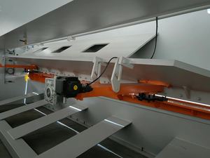 Mesin cukur Guillotine hidrolik CNC tugas berat 10x3200mm ISO pemotong pelat logam industri - Product Image 5