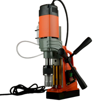 Perceuse magnétique portable 7800E: équipement de forage mobile et flexible pour la construction sur site de navires et de ponts.