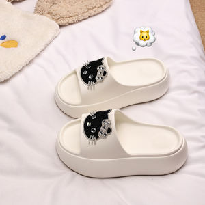 Pantuflas de Hello Kitty con Suela Gruesa y Aspecto de Gama Alta para Mujer, Verano 2025, para Uso Exterior, Sandalias de Playa Elevadas con Estilo - Product Image 1