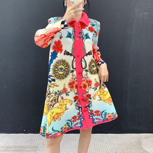 Vestido de manga plisado Miyake con estampado de longitud media, que estiliza y rejuvenece, para madre, nueva colección otoño 2026 - Product Image 3