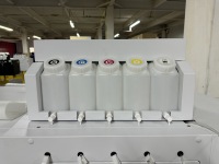 Nouvelle conception Imprimante DTF 4 têtes pour T-shirts avec alimentation automatique en poudre et machine à secouer la poudre