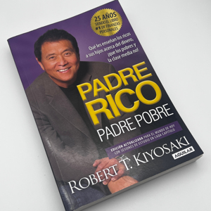 Éxito de Ventas: Novela de Alta Calidad en Español, el Bestseller de Robert T. Kiyosaki "Padre <span class=keywords><strong>Rico</strong></span>, Padre <span class=keywords><strong>Pobre</strong></span>", Material de Papel - Product Image 1