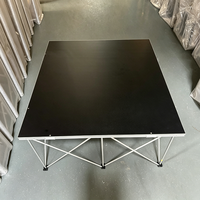 Scène pliante portable et durable avec podium, structure en treillis et jupe noire en aluminium
