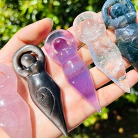 Venta al por mayor de cristal tallado adornos exquisitos collar con colgante de escultura de diosa de cristal de cuarzo Natural