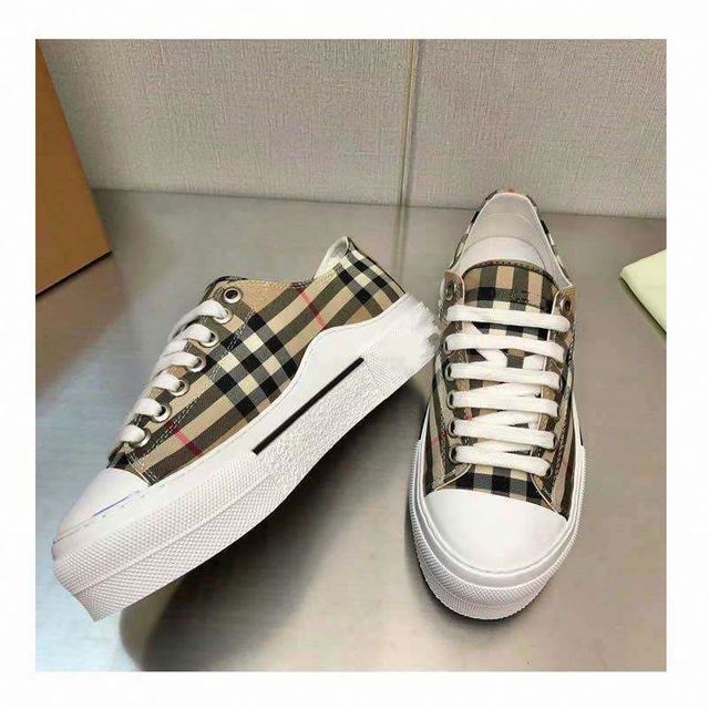 Classic Customized LOGO Check Top Quality Designer Shoes Sneakers Designer Skateboard Running Walking Style Shoes Man
