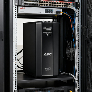 <span class=keywords><strong>APC</strong></span> <span class=keywords><strong>Back</strong></span> <span class=keywords><strong>UPS</strong></span> Pro 1000VA 600W, onduleur de secours avec affichage LED, affiche l'état, alertes, 4 prises de secours et 4 prises anti-surtension - Product Image 3