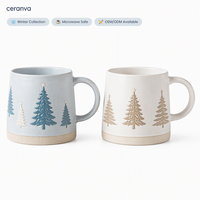 Collection Hiver Noël : Tasse en Céramique Gaufrée Arbre de Noël, Vente en Gros OEM ODM, Base Effet Bois, Compatible Micro-ondes, Cadeau de Fêtes, Tasse à Café