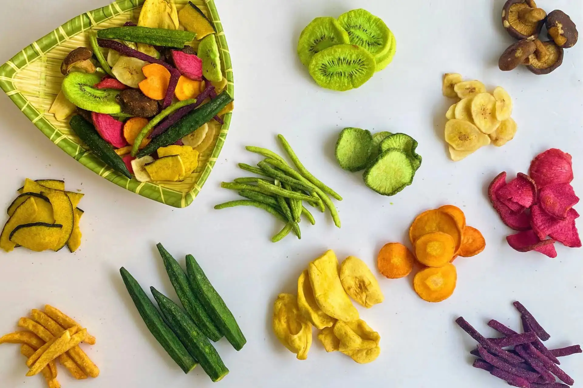 Aperitivos variados de frutas y verduras al vacío, varios aperitivos saludables