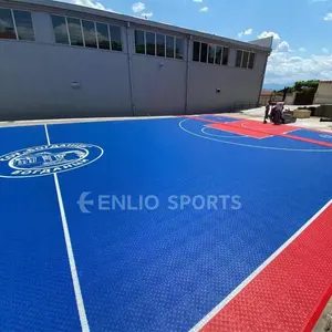 Enlio أرضيات رياضية عالية الجودة سهلة التجميع أرضيات رياضية متشابكة للأماكن في الهواء الطلق لكرة السلة تنس الريشة