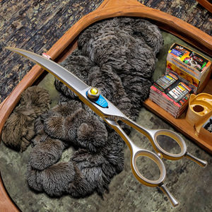 Ciseaux de toilettage pour chien Montevr en acier inoxydable écologiques de 7,5 pouces, courbés, avec une sensation de coupe douce et des lames tranchantes - Product Image 3