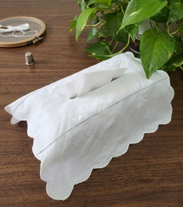Boîte à mouchoirs rectangulaire en tissu blanc brodé de fleurs, 100% coton de haute qualité, décoration pour la maison et l'hôtel - Product Image 4
