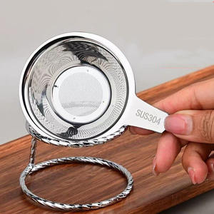 Colador <span class=keywords><strong>de</strong></span> té 304 Forma <span class=keywords><strong>de</strong></span> taza <span class=keywords><strong>de</strong></span> acero inoxidable Malla fina <span class=keywords><strong>Filtro</strong></span> <span class=keywords><strong>de</strong></span> elaboración <span class=keywords><strong>de</strong></span> té <span class=keywords><strong>de</strong></span> un solo mango <span class=keywords><strong>con</strong></span> base <span class=keywords><strong>de</strong></span> almacenamiento - Product Image 2