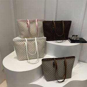 Dropshipping minimalista de moda espacioso bolso de mujer, PU nuevo conjunto de madre e hija con hombro de moda/opciones de transporte de mano - Product Image 2