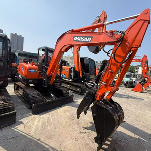 Excavadora Usada Doosan DX60 de 6 Toneladas, Excavadora Hidráulica de Tamaño Mediano, Original de Corea, en Buenas Condiciones, Pocas Horas de Uso, Precio Económico - Product Image 1