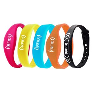 สายรัดข้อมือซิลิโคน RFID กันน้ำ พิมพ์ลาย ปรับขนาดได้ สำหรับงานวิ่ง เดิน หรือกิจกรรมอื่นๆ ของขวัญส่งเสริมการขาย ของที่ระลึก - Product Image 1