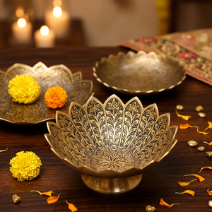 Assiette décorative en métal faite à la main en forme de fleur, motif végétal gravé, style oriental, pour fêtes et réceptions - Product Image 3