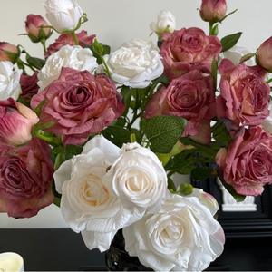 Décoration d'intérieur en gros à bas prix, centres de table, 3 têtes, fleurs artificielles blanches, orange, rose, rouge, à bord brûlé, pour mariage - Product Image 3