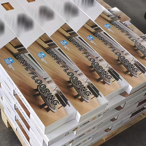 Revêtement de sol en <span class=keywords><strong>vinyle</strong></span> de <span class=keywords><strong>cuisine</strong></span> à sec haute ténacité à coller Piso Vinilico Carreaux de <span class=keywords><strong>vinyle</strong></span> de luxe Lvp Revêtement de sol de salle de bain en <span class=keywords><strong>vinyle</strong></span> imperméable - Product Image 3